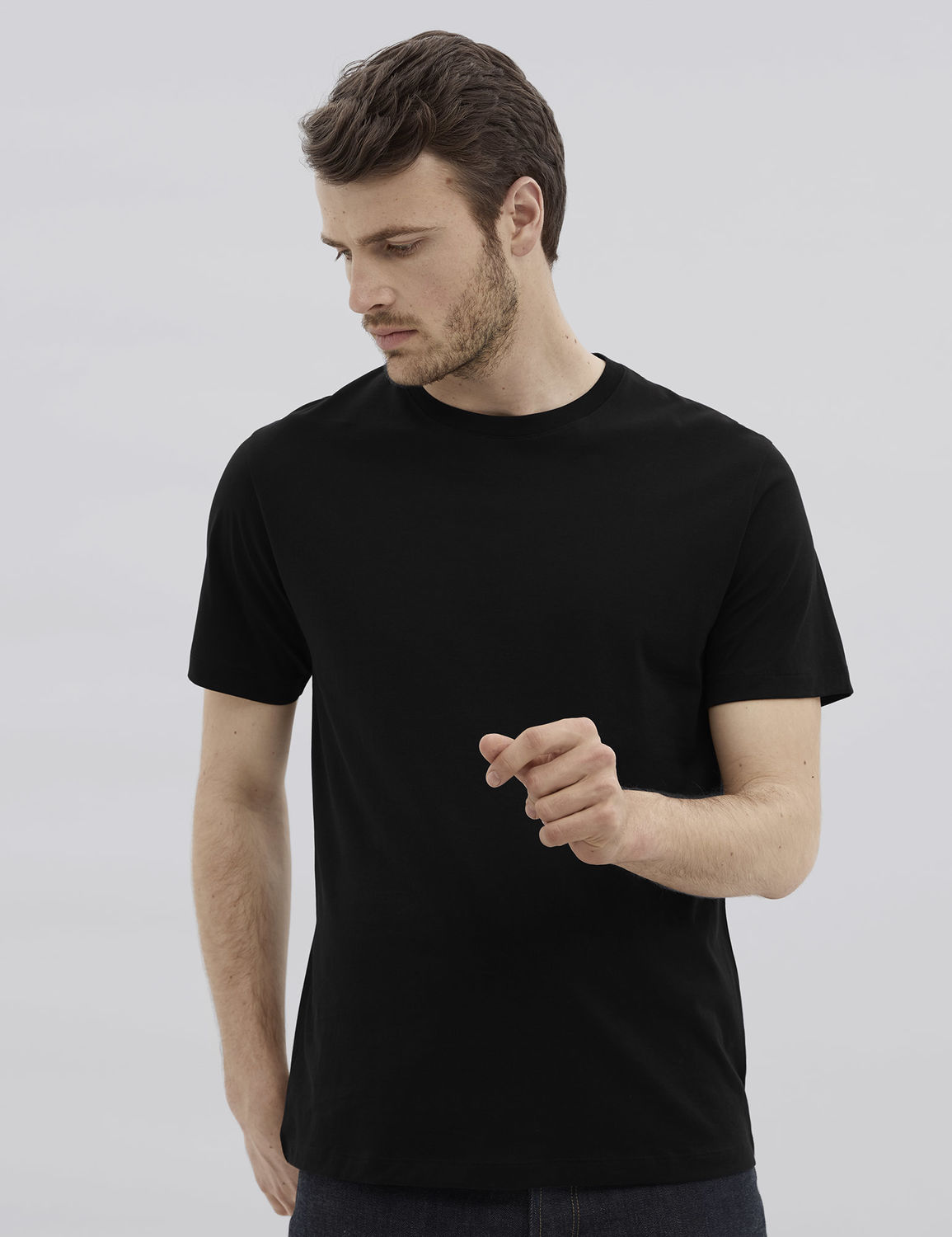 men's black crew-neck t-shirt
