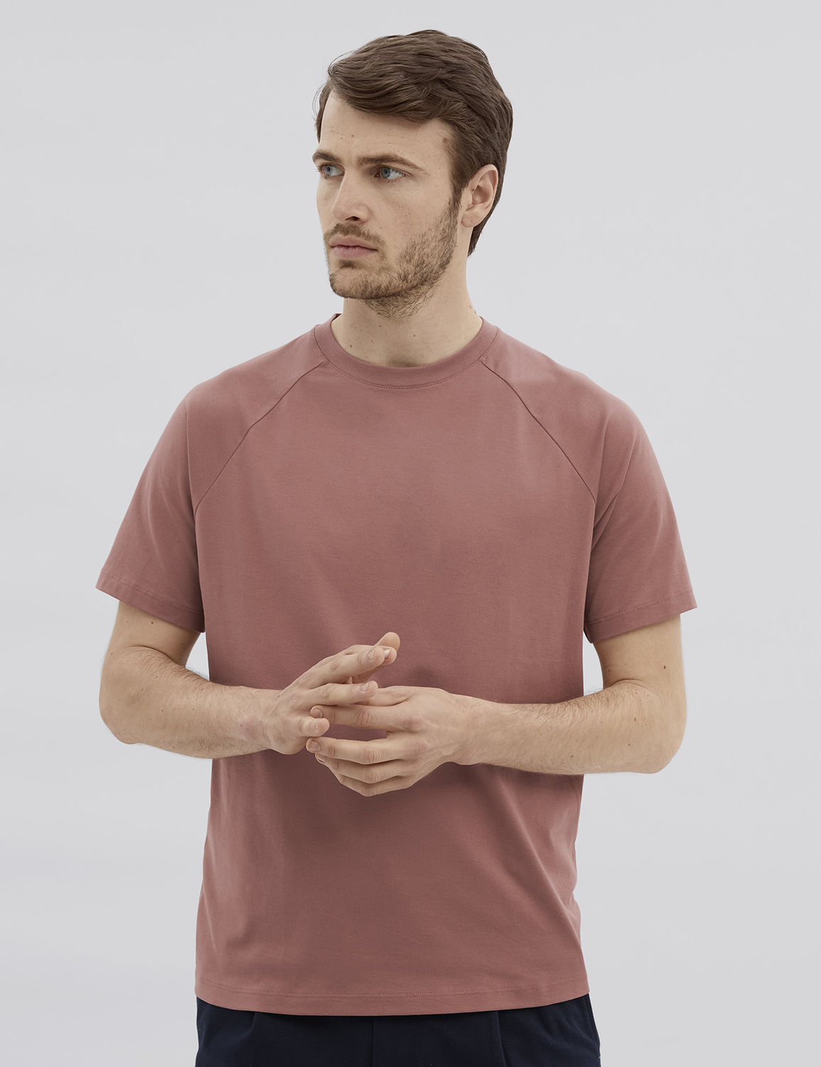 classic Raglan T-Shirt with a crew neckline in pink